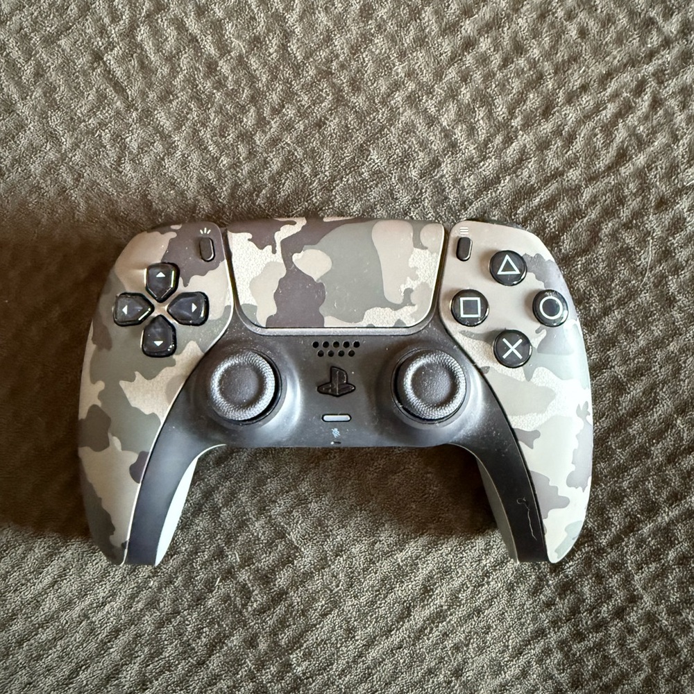 PS5 Camo controller